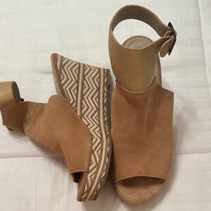 Matisse Tan Wedge Sandals